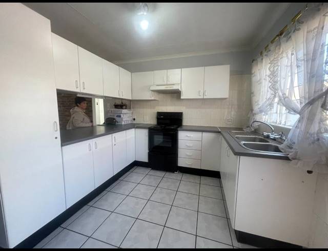 2 BEDROOM PROPERTY TO RENT IN NOORDHEUWEL